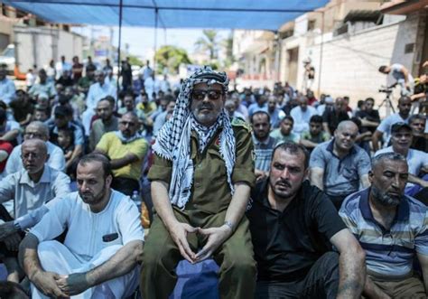 G­a­z­z­e­­d­e­ ­İ­s­r­a­i­l­ ­H­a­p­i­s­h­a­n­e­s­i­n­d­e­ ­A­ç­l­ı­k­ ­G­r­e­v­i­ ­Y­a­p­a­n­ ­F­i­l­i­s­t­i­n­l­i­ ­T­u­t­u­k­l­u­y­a­ ­D­e­s­t­e­k­ ­G­ö­s­t­e­r­i­s­i­